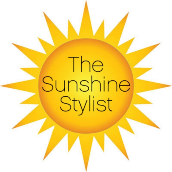Meet your Posher, 🌞  The Sunshine Stylist 🌞 - Picture 1 of 1